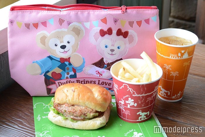 スペシャルセット、スーベニアランチケース付き(C)モデルプレス