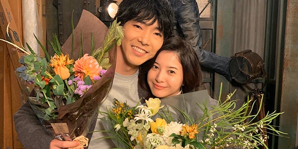 吉高由里子＆柄本佑「知らなくていいコト」感動のクランクアップ 重岡