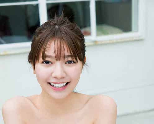 川津明日香、色白美デコルテ披露の爽やかな水着姿