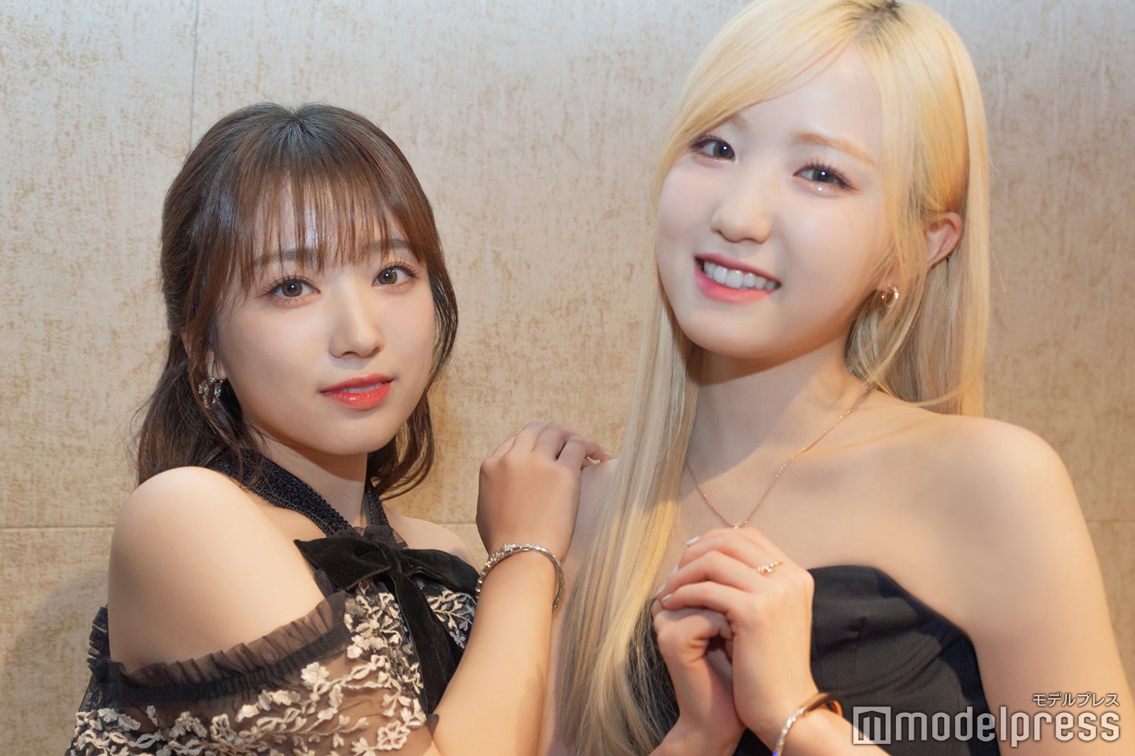 矢吹奈子、本田仁美（C）モデルプレス