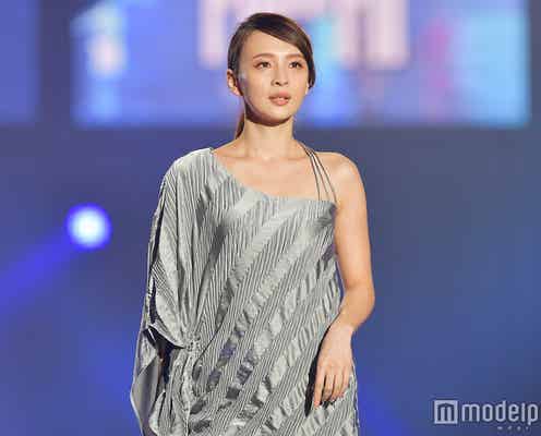 舞川あいく、肩出しSEXYミニワンピで美脚披露 圧巻オーラで魅了<福岡アジアコレクション2018 S/S>