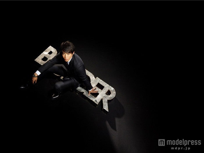 刑事・石川安吾を演じる小栗旬（C）テレビ朝日