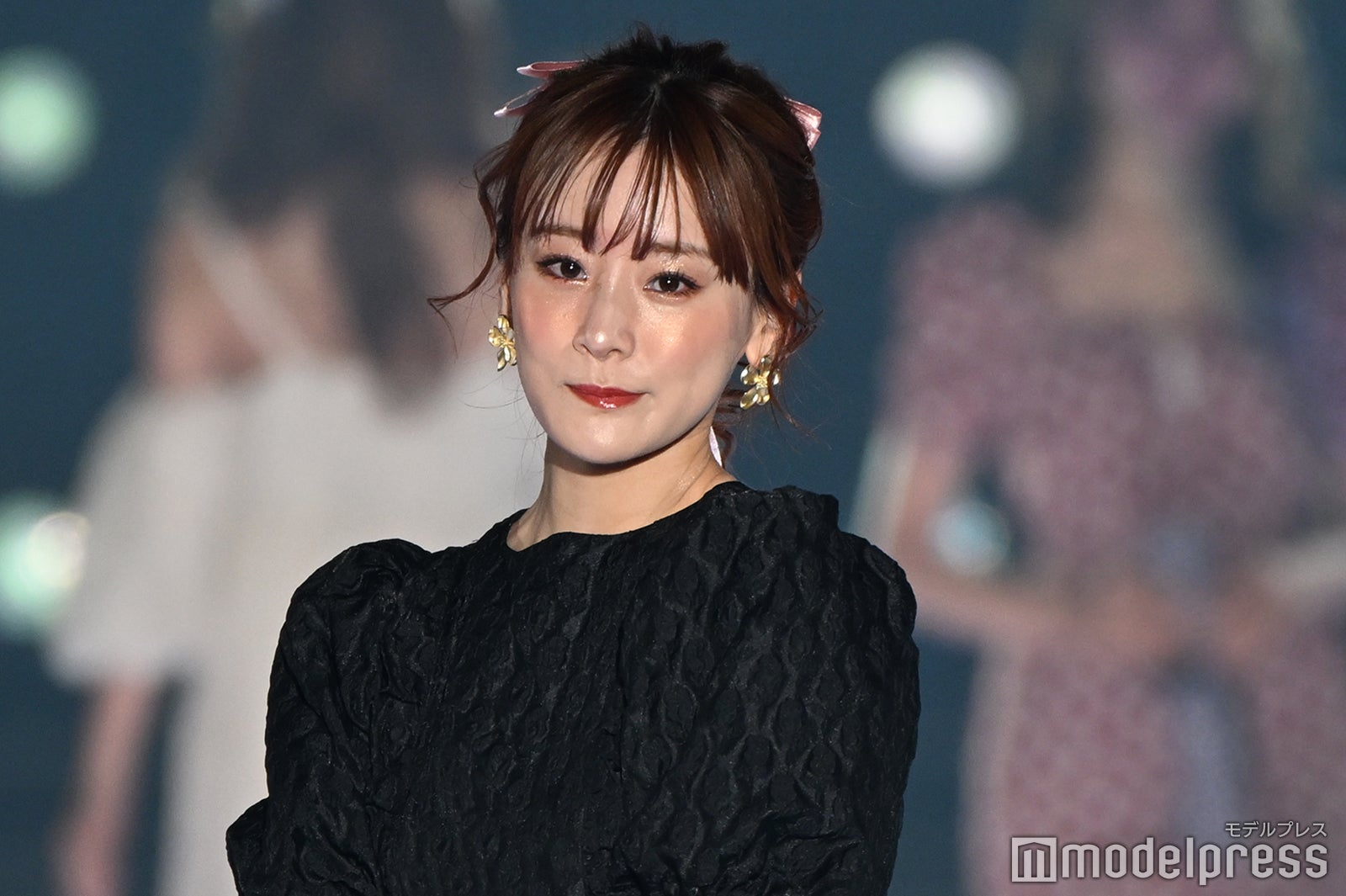 福岡みなみ、透明感溢れるツヤメイク ポニーテールがお似合い【関西コレクション 2024 S／S】