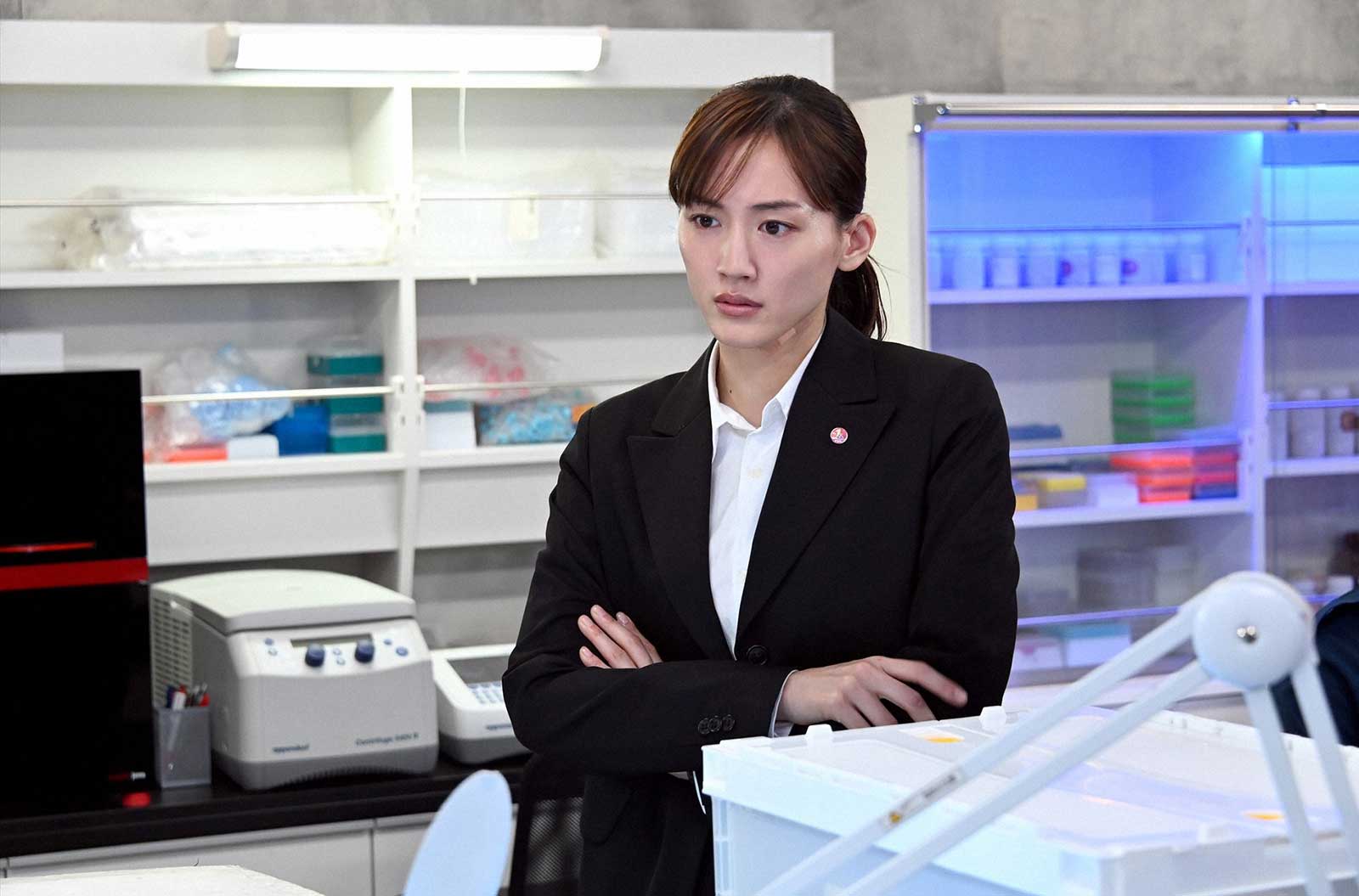 綾瀬はるか「天国と地獄 ～サイコな2人～」最終話より（C）TBS