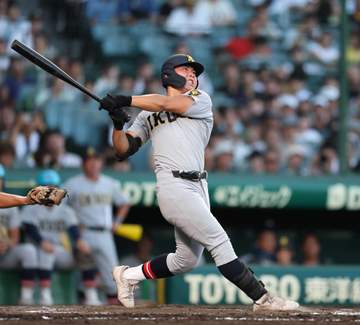 「指名漏れはびっくり！」夏の甲子園で超特大弾を放った名門スラッガーが無念 SNS反応「4年後かな」「これからも頑張れ」