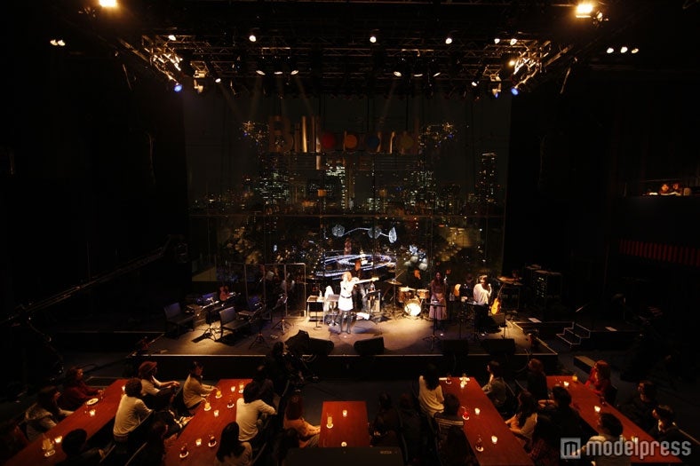 「MTV Unplugged」に出演したBENI