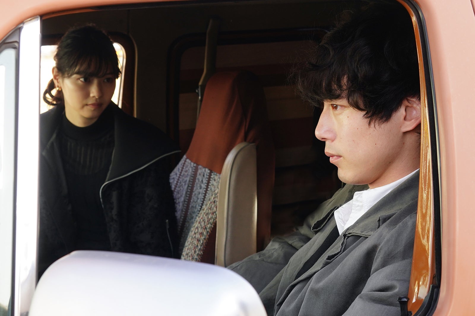 西野七瀬、坂口健太郎／「Dr.チョコレート」第1話より（C）日本テレビ