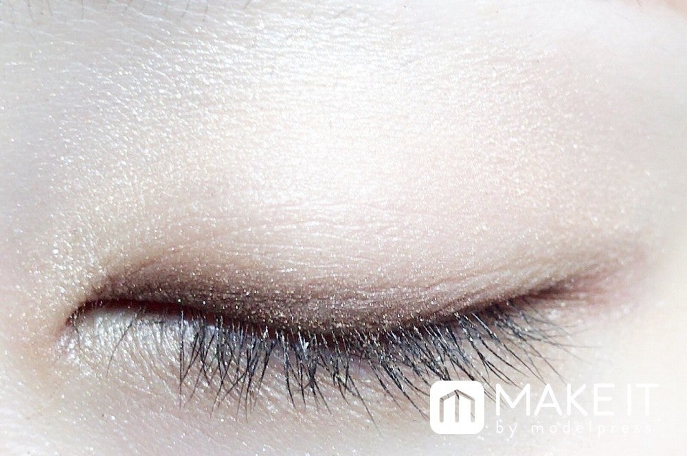 ルナソル／スキンモデリングアイズ／01 Beige Beige 使用 (C)メイクイット