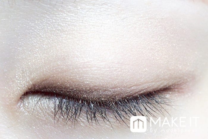 ルナソル/スキンモデリングアイズ/01 Beige Beige 使用 (C)メイクイット