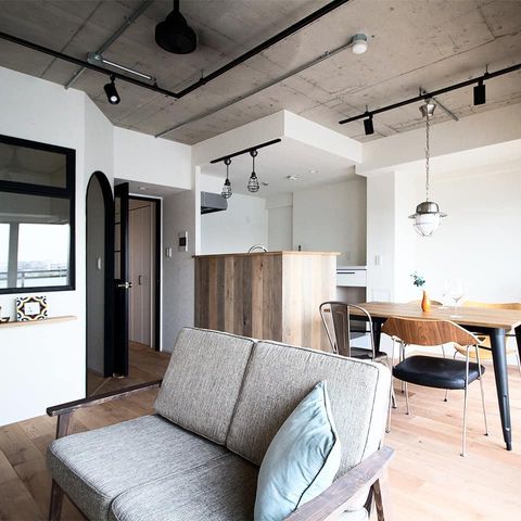 ダクトレールのおしゃれな使い方って 賃貸でも取り付けられる雰囲気のある照明 モデルプレス