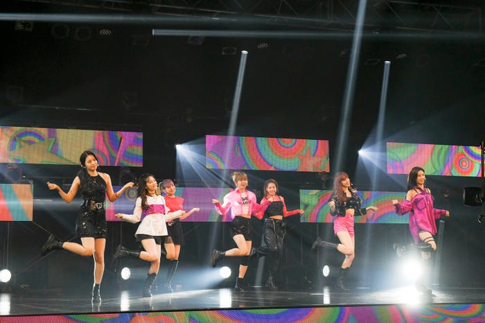 NiziU(C)岸田哲平