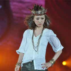 ファッションショーに登場したAMO