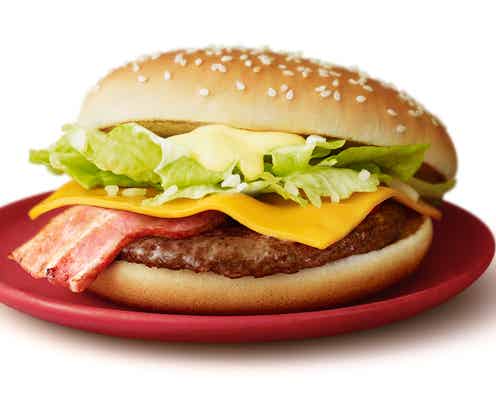 マック、「ベーコンレタスバーガー」リニューアルへ 分厚いベーコンでジューシーさアップ