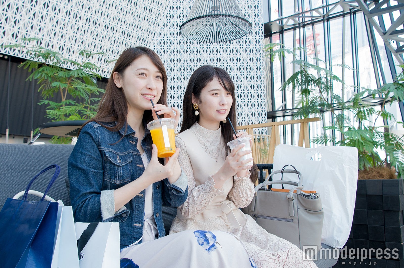 疲れたらカフェで休憩（C）モデルプレス