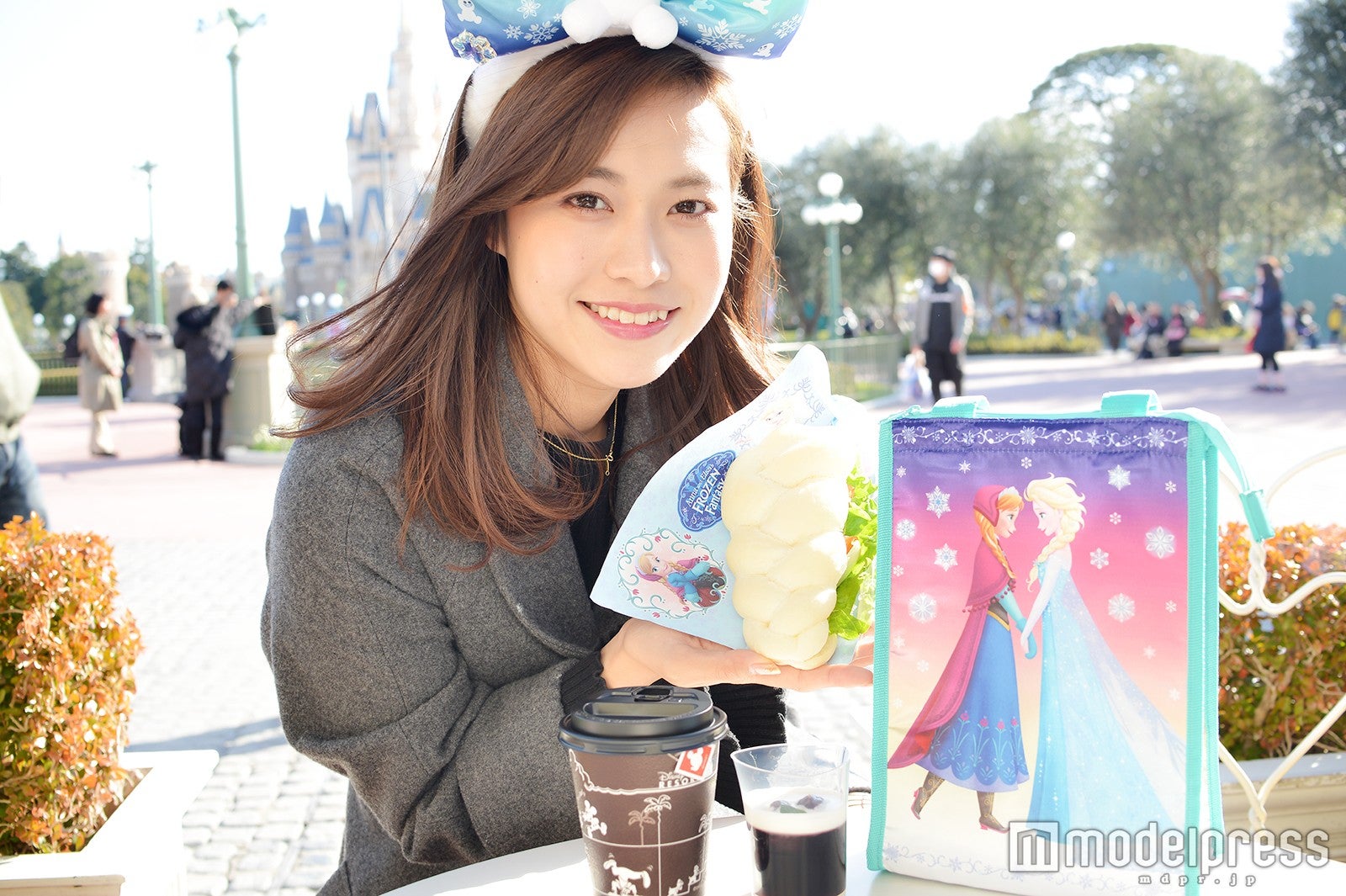 「スウィートハート・カフェ」スペシャルセット、スーベニアランチケース付き¥1860／モデル：山本沙樹（C）モデルプレス