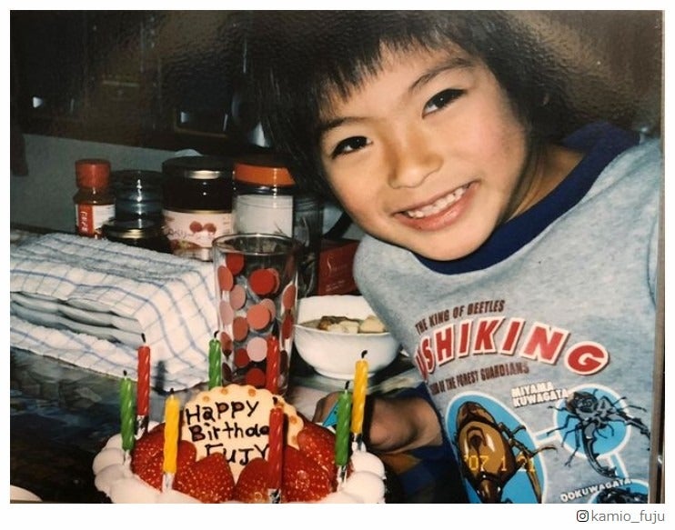 神尾楓珠、誕生日に幼少期ショット公開「可愛すぎる」「ムシキング懐かしい」の声