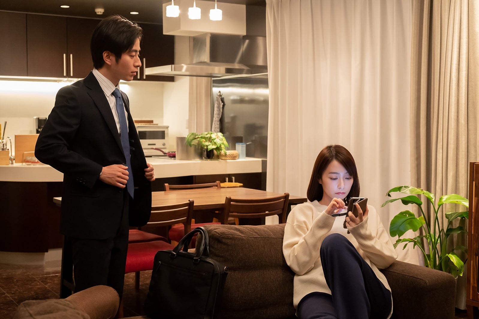 村井良大、宇垣美里／第1話（C）「あなたは私におとされたい」製作委員会・MBS