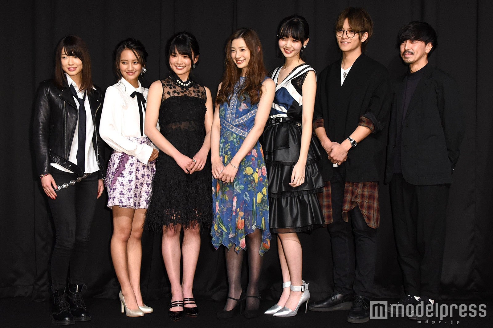 （左から）NANA（Lily’s Blow）、岡田結実、加弥乃、足立梨花、江野沢愛美、藤田富、山岸聖太監督 （C）モデルプレス