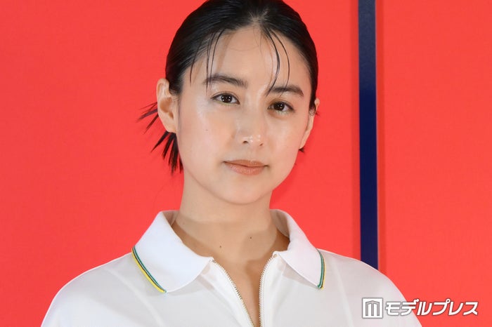 山本美月、美背中＆ほっそりウエスト披露「スタイル抜群」「魅力的」と反響