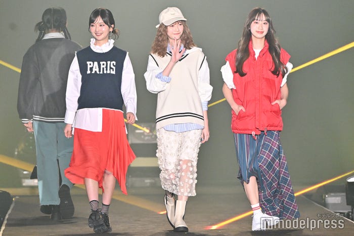 宮本李菜、千葉恵里、松本さらさ(C)モデルプレス