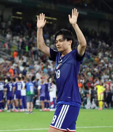 日本代表きってのオシャレ選手 W杯現地でも髪カット サラサラ黒髪をキープ！長年の絆の美容師「この上ない幸せ」と
