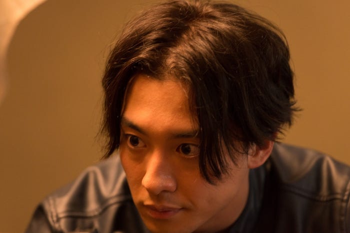 渡部秀/「GIVER 復讐の贈与者」第6話より(C)テレビ東京