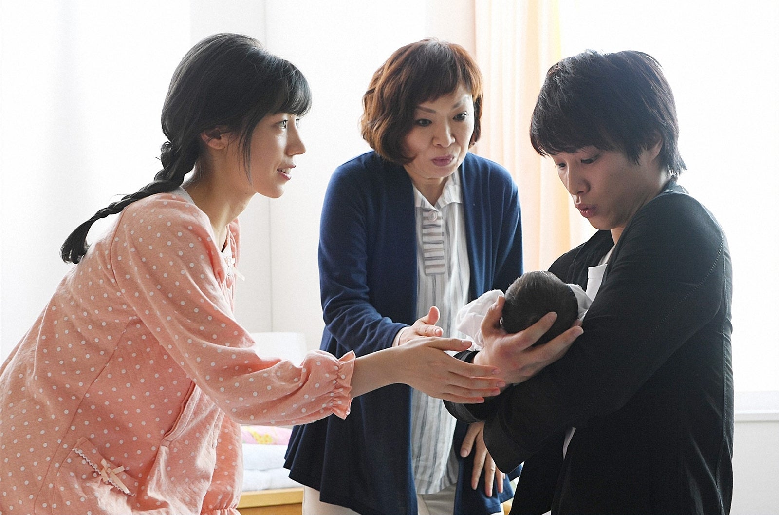 清水ミチコ（中央）（C）TBS