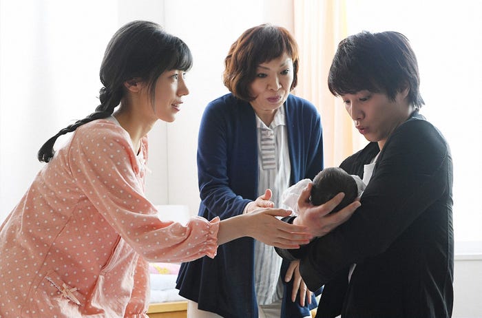 清水ミチコ(中央)(C)TBS