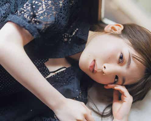 乃木坂46筒井あやめ、大人な雰囲気の寝そべりショット「週刊ヤングジャンプ」初ソロ表紙