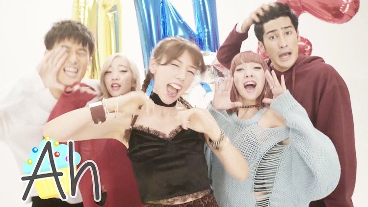 仲里依紗／DNCE「ケーキ・バイ・ザ・オーシャン」日本版MVより