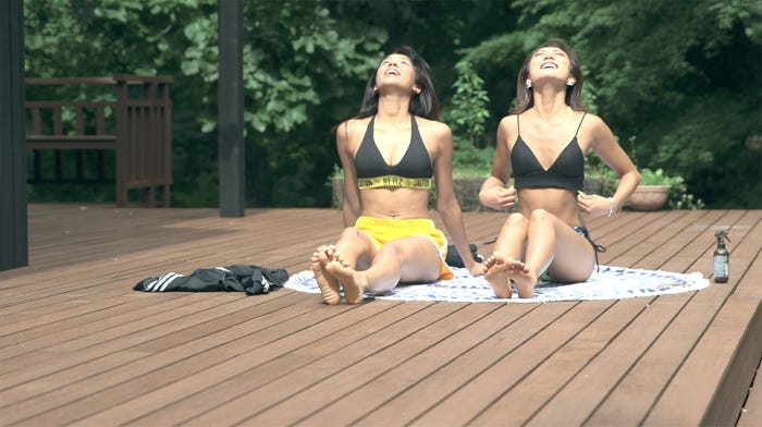 木佐貫まや、又来綾「TERRACE HOUSE OPENING NEW DOORS」(C)フジテレビ/イースト・エンタテインメント