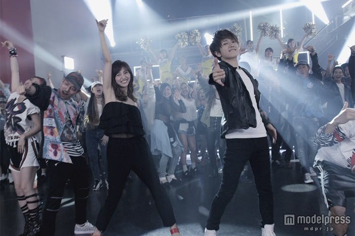 堀田茜、西島隆弘/Nissy「DANCE DANCE DANCE」MVより