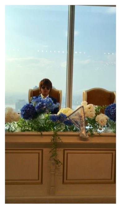 新郎姿のTAKAHIROになりきった松本和也/松本和也オフィシャルブログ(Ameba)より