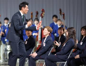 「めっちゃ綺麗になっとる」五輪壮行会に石川佳純さんが応援サブリーダーで登場 SNS反応「クールビューティー」