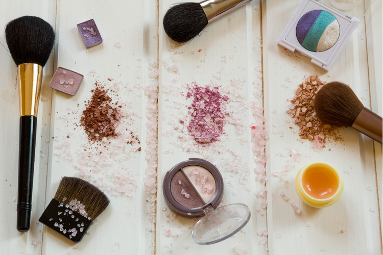 気になるメイク崩れやお肌のトラブル‥まずはメイク道具がキレイかチェックしてみない？