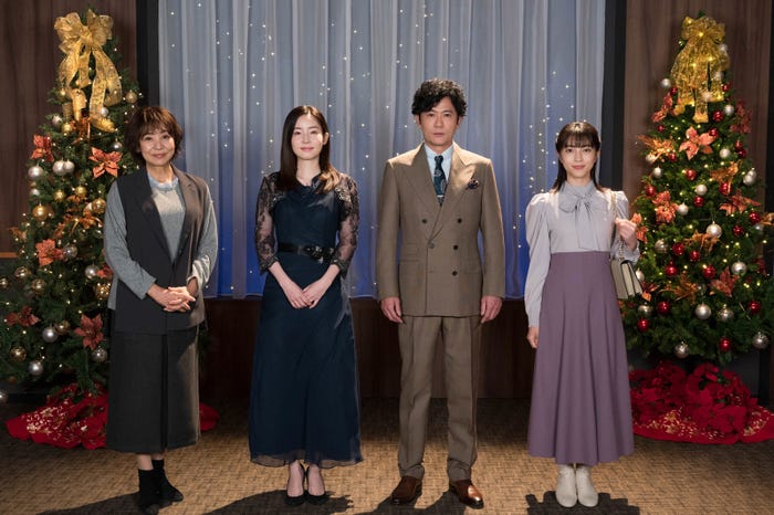 片平なぎさ、蓮佛美沙子、稲垣吾郎、久保田紗友(C)NHK