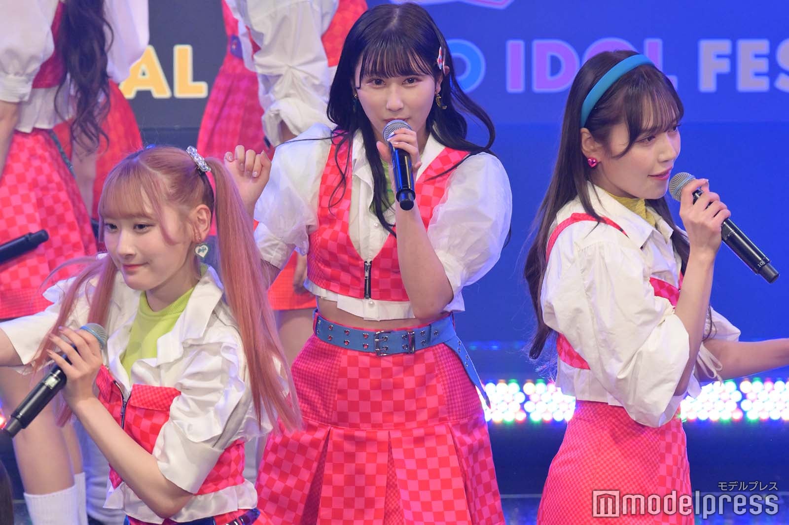 =LOVE （C）モデルプレス