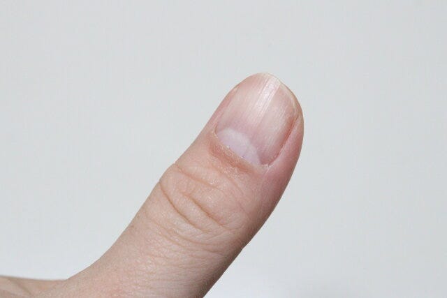 ダイソー ネイル用ワイプ ダイソーのネイル用ワイプでネイルを拭き取る