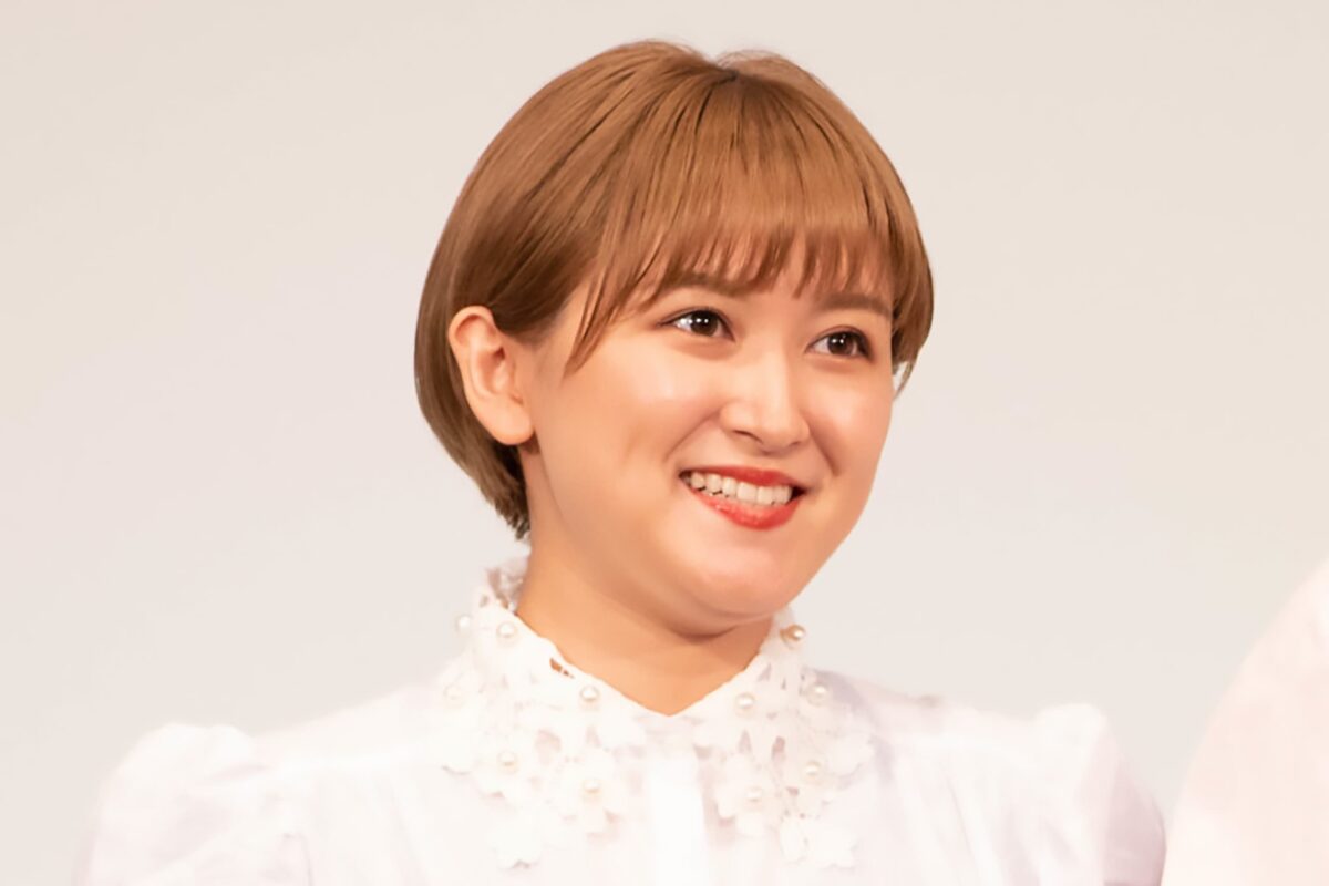 サーヤ、着てた衣装の“ボタンの掛け違い”視聴者から指摘が… 「老害ですねぇ」放った理由