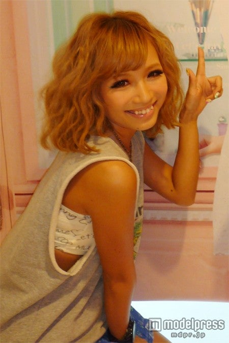 人気モデルがファンと積極交流　約100人の女子中高生が殺到