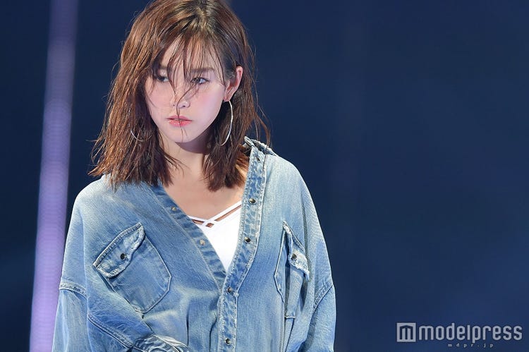 桐谷美玲 クールな視線にドキッ 濡れ髪で 笑顔封印 Tgc18s S モデルプレス 桐谷美玲 クールな視線にドキッ 濡れ髪で 笑顔封印 Tgc18s S モデルプレス