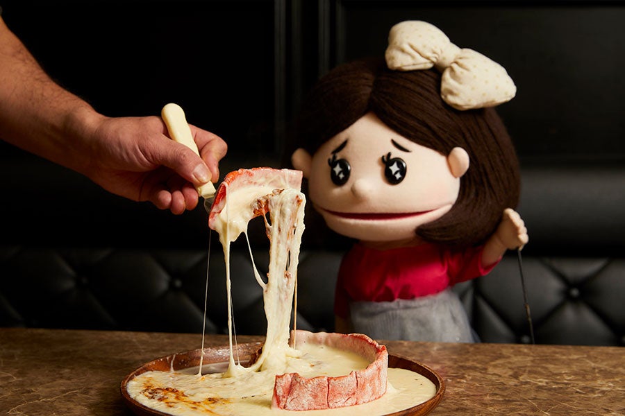 肉＆チーズ Ark 新宿東口店 赤生地のシカゴピザとみちか