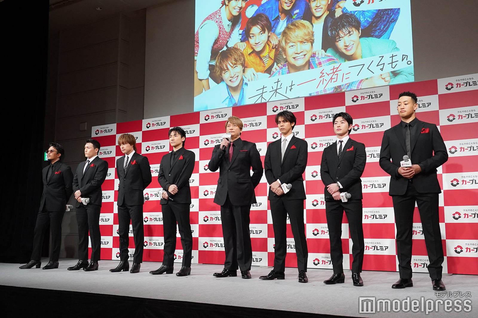 （左から）数原龍友、中務裕太、白濱亜嵐、小森隼、香取慎吾、片寄涼太、佐野玲於、関口メンディー（C）モデルプレス