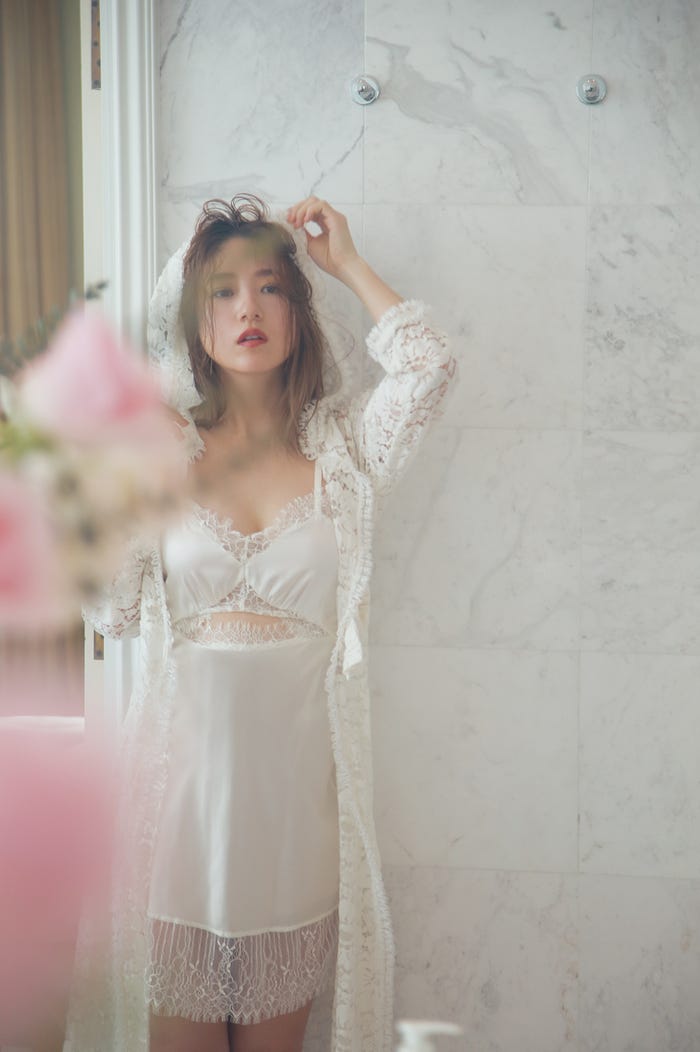 伊藤千晃「CHEERS」(画像提供:主婦と生活社)