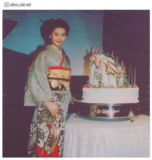 観月ありさ、成人の振袖姿公開に「変わってない」「今の写真かと思った」と驚きの声