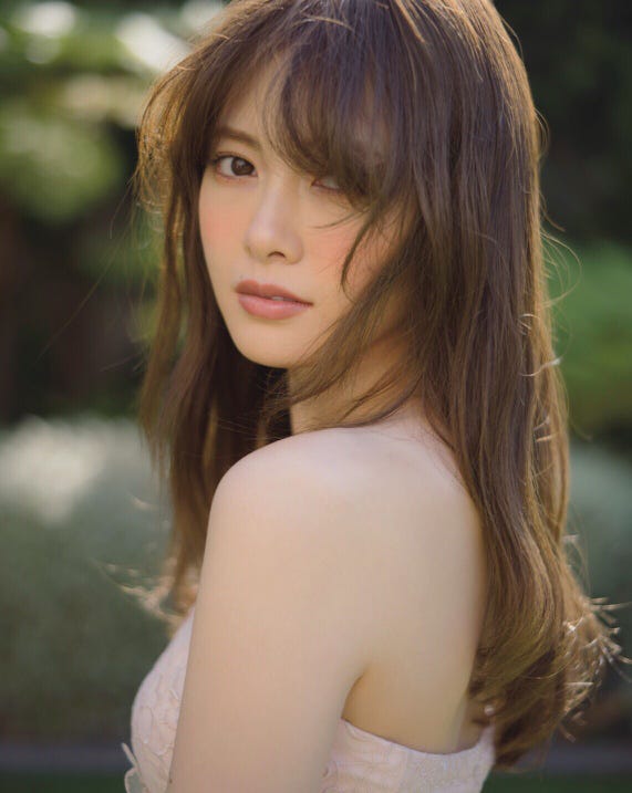白石麻衣2ndソロ写真集『パスポート』(2月7日発売)/画像提供:講談社