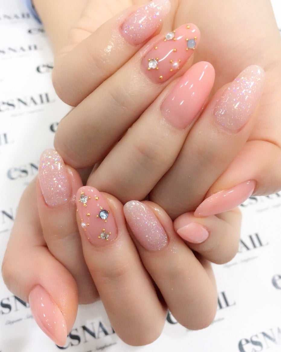 手元を美しく見せるネイル（画像提供：esNAIL）