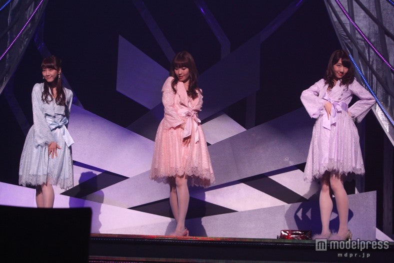 「シャワーの後だから」／（C）AKS