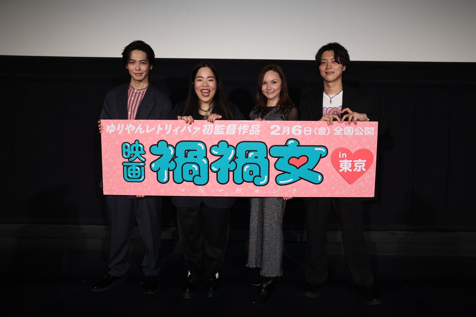 （左2番目から）ゆりやんレトリィバァ、神崎メリ、荒野広治（提供写真）