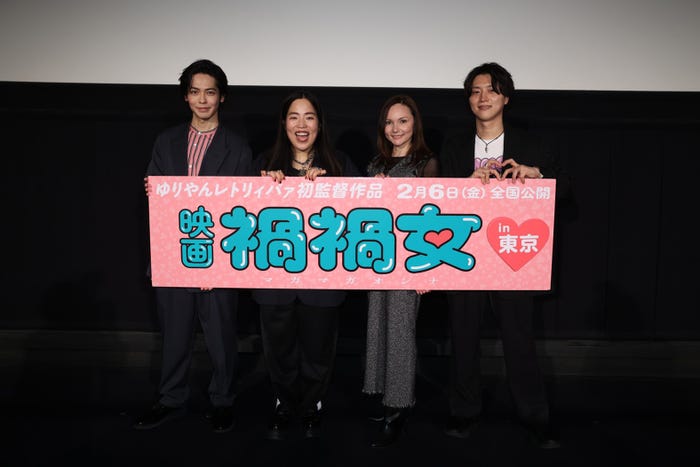 (左2番目から)ゆりやんレトリィバァ、神崎メリ、荒野広治(提供写真)